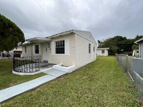 1240 NE 143rd St in North Miami, FL - Building Photo - Building Photo