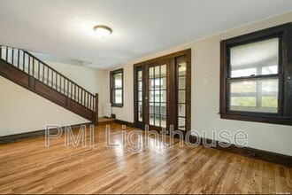 15 Canyon St in Huntington, NY - Building Photo - Building Photo