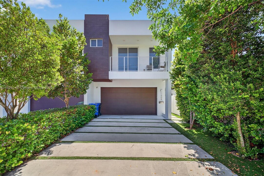904 NE 15th Ave in Fort Lauderdale, FL - Building Photo