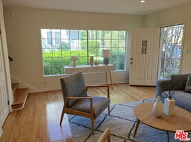 1037 S Longwood Ave in Los Angeles, CA - Building Photo