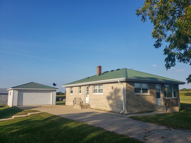 3002 Hope Rd in Cottage Grove, WI - Building Photo - Building Photo