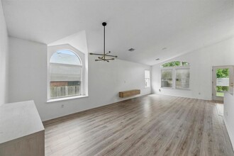 8717 Corran Ferry Dr in Austin, TX - Building Photo - Building Photo