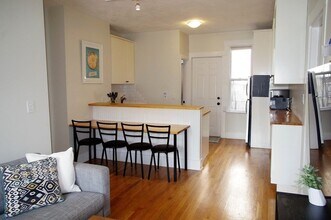 244 Cypress St, Unit #1 in Brookline, MA - Building Photo - Building Photo
