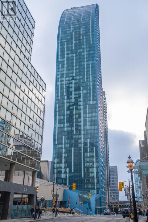 8-2918 The Esplanade in Toronto, ON - Building Photo