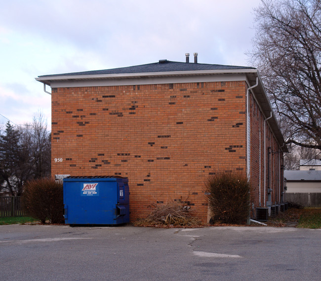 950 S Byrne Rd in Toledo, OH - Foto de edificio - Building Photo