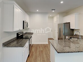 212 W Jayce Way in St. Augustine, FL - Foto de edificio - Building Photo