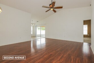 8021 Princeton Manor Cir in Lakeland, FL - Building Photo - Building Photo