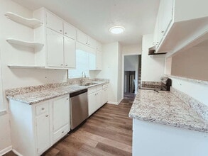 1016 Waterside Dr SE in Conyers, GA - Foto de edificio - Building Photo