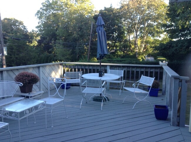 44 Fordham Rd, Unit Upstairs