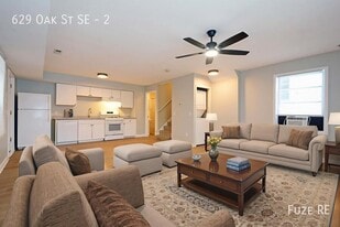 629 SE Oak St in Minneapolis, MN - Building Photo