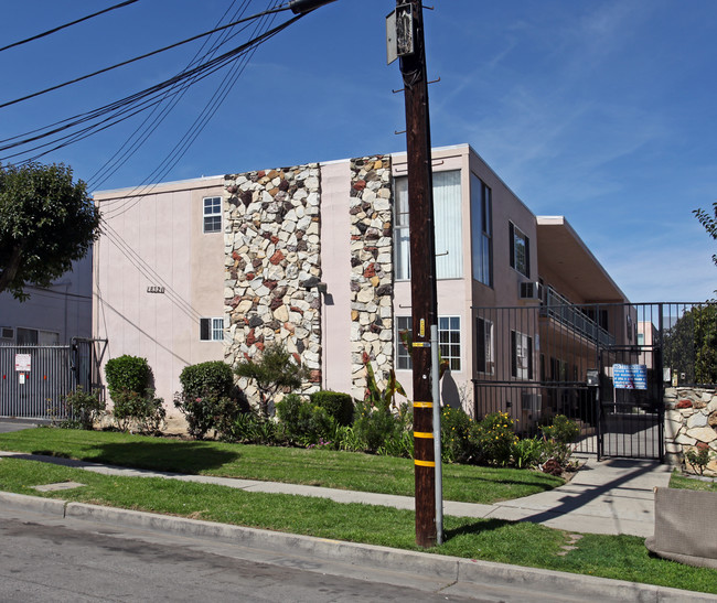 Malden Apartments in Northridge, CA - Building Photo - Building Photo