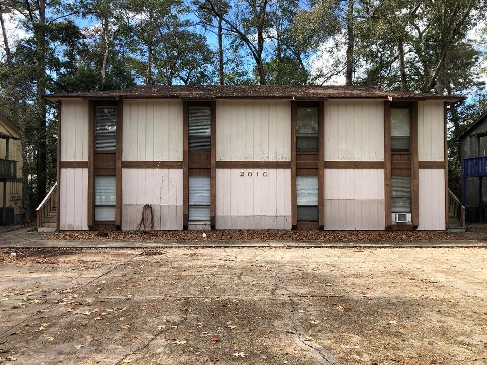 2010 Bradford Ct in Tallahassee, FL - Building Photo