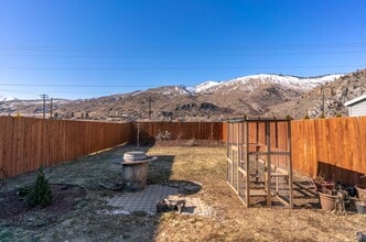 14630 King St in Entiat, WA - Foto de edificio - Building Photo