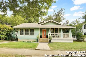 1038 W Mistletoe Ave in San Antonio, TX - Building Photo