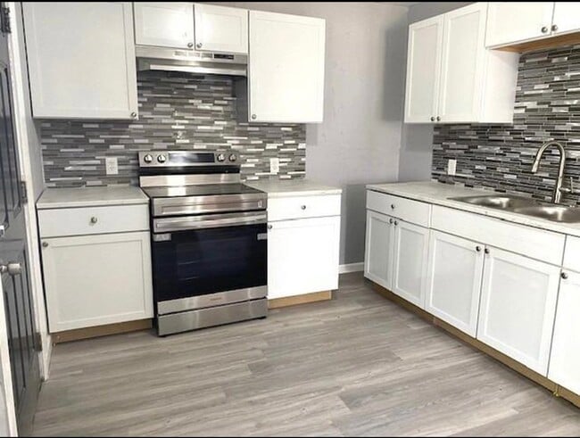 property at 738 W Grover St