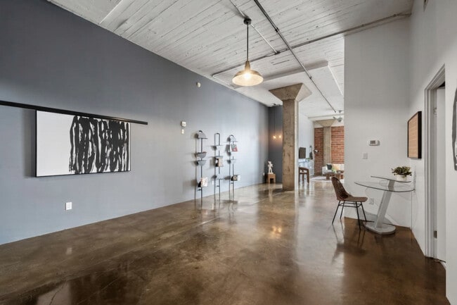 10303-10107 107 St NW, Unit SI ID1308642P in Edmonton, AB - Building Photo - Building Photo