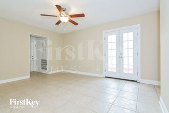 8006 La Serena Dr in Tampa, FL - Building Photo - Building Photo