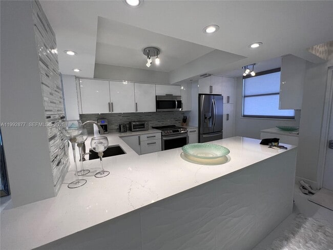 1266 S Military Trail in Deerfield Beach, FL - Building Photo - Building Photo