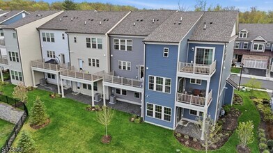 19 Dahlia Dr in Warren, NJ - Building Photo - Building Photo