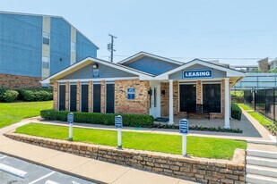 Misty Hollow Apartments in Arlington, TX - Building Photo