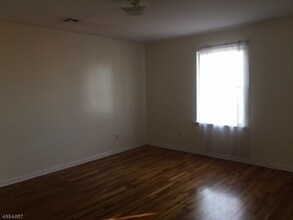 115 Fabyan Pl-Unit -FL 2 in Newark, NJ - Building Photo - Building Photo