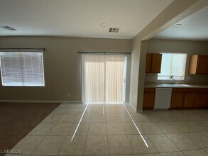8129 Loma Del Ray St in Las Vegas, NV - Foto de edificio - Building Photo