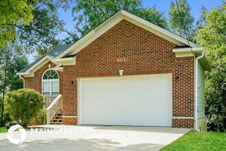 3102 Lemmah Dr in Louisville, KY - Foto de edificio - Building Photo