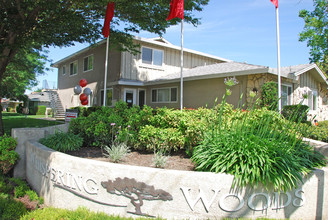 Whispering Woods in Modesto, CA - Foto de edificio - Building Photo