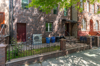 139 Meserole Avenue in Brooklyn, NY - Building Photo - Building Photo