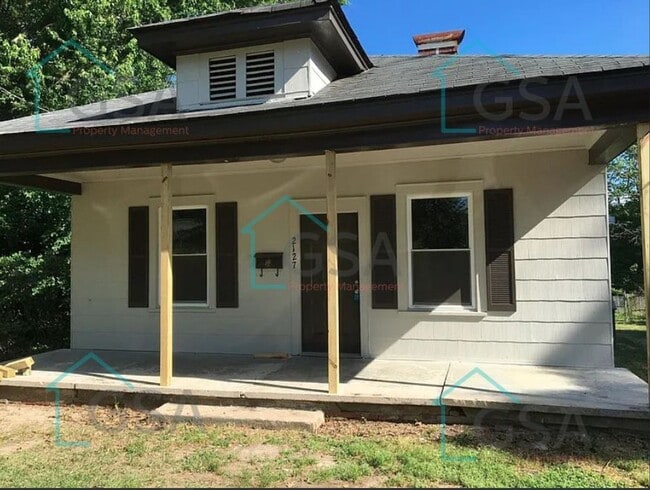 property at 2127 Oakhurst Cir