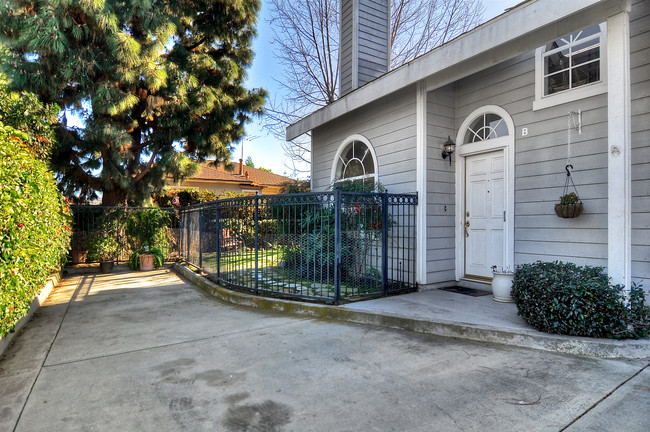 Eastside Costa Mesa Duplex in Costa Mesa, CA - Building Photo - Other