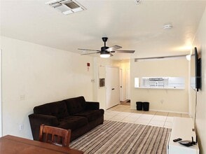 4000 SW 23rd St, Unit 5-207 in Gainesville, FL - Foto de edificio - Building Photo