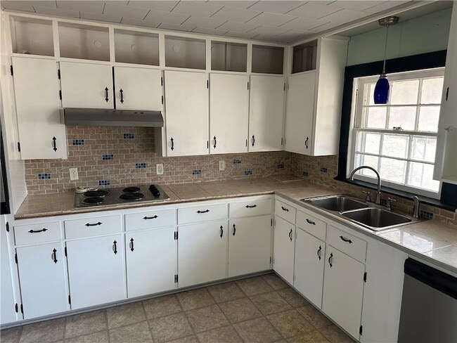 203 Mill St in Jasper, AR - Foto de edificio - Building Photo