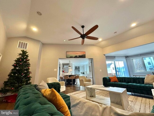 property at 5400 Williamsburg Blvd