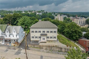 418 W Race St in Pottsville, PA - Building Photo