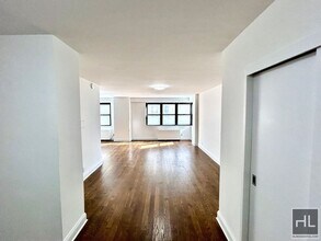 E 89 St, Unit 7H in New York, NY - Building Photo - Building Photo
