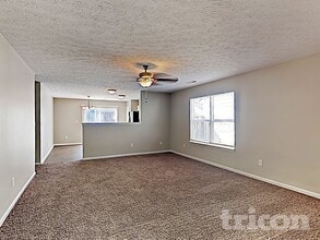 5835 Mosaic Pl in Indianapolis, IN - Foto de edificio - Building Photo