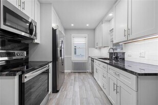 5 Holten Ave in Newport, RI - Building Photo