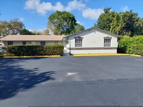 2319 Johnson St, Unit 4 in Hollywood, FL - Building Photo - Building Photo