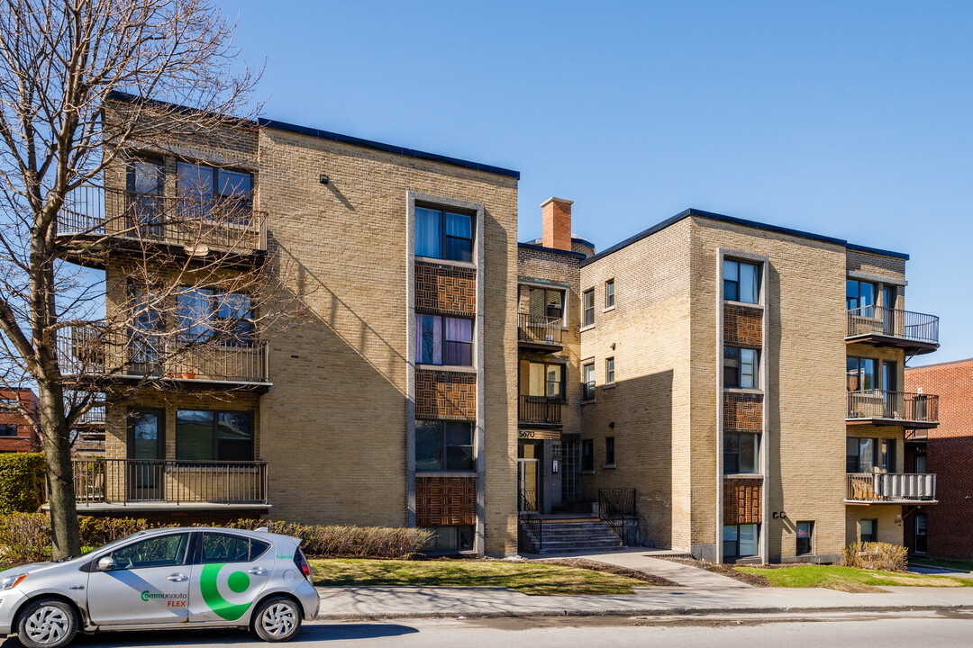 5670 Decelles Av in Montréal, QC - Building Photo