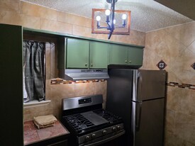 115 W Koenig Ln in Austin, TX - Building Photo