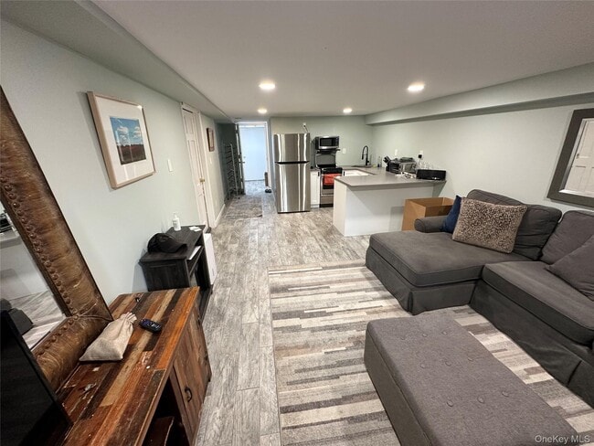 property at 171 W Walnut St