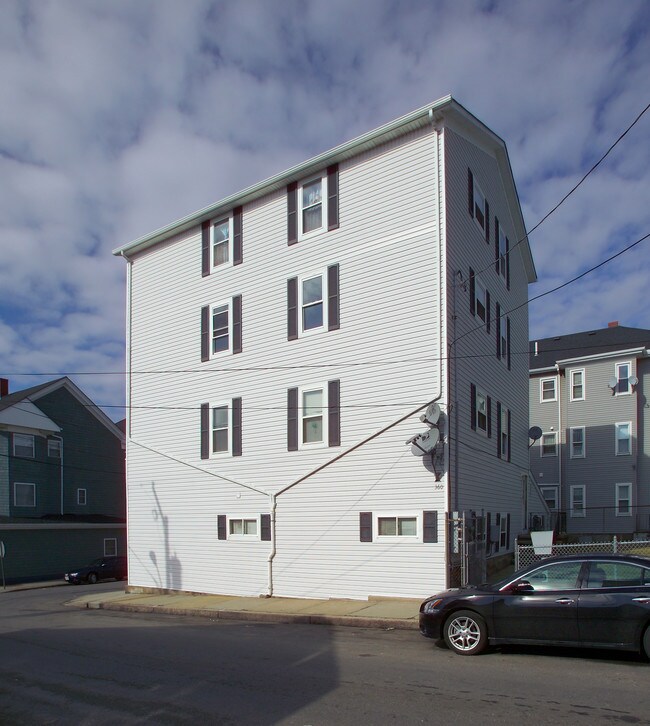 360 Ferry St in Fall River, MA - Building Photo - Building Photo