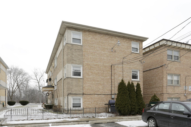 2225 Desplaines Ave in North Riverside, IL - Building Photo - Building Photo