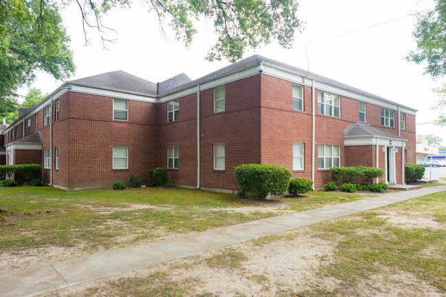 Navy Road Apartments in Millington, TN - Foto de edificio - Building Photo