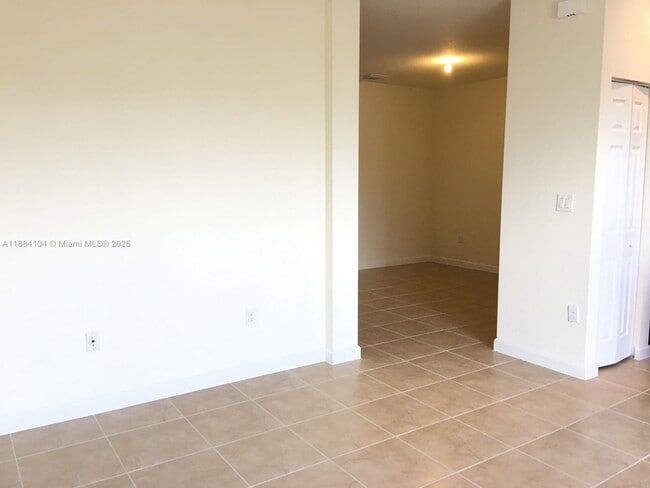 3331 W 94th Terrace in Hialeah, FL - Building Photo - Building Photo