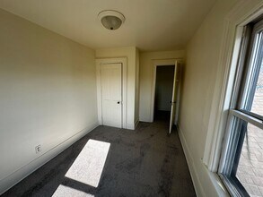 16 N Washington St in Janesville, WI - Building Photo - Building Photo