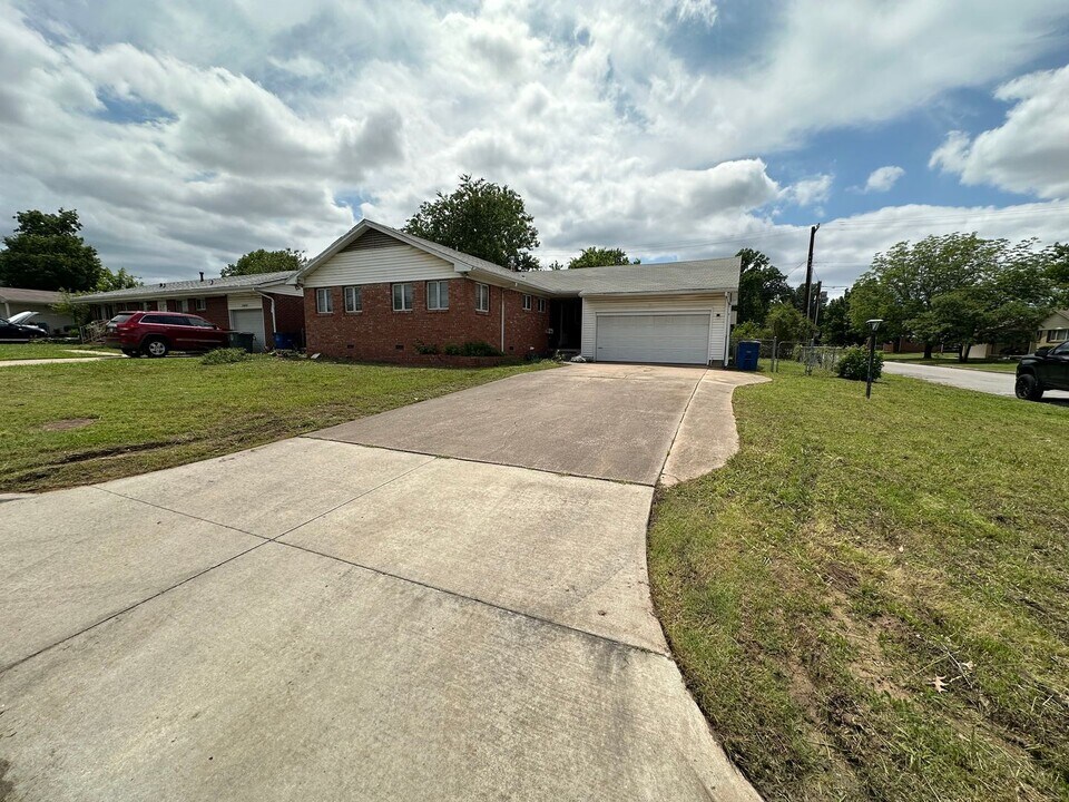 2428 S Sheridan Rd in Tulsa, OK - Building Photo