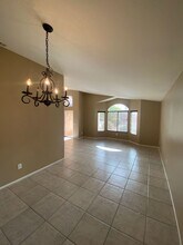 18645 Laurie Ln in Adelanto, CA - Foto de edificio - Building Photo