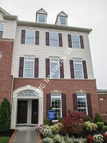 24688 Hutchinson Farm Dr in Sterling, VA - Building Photo